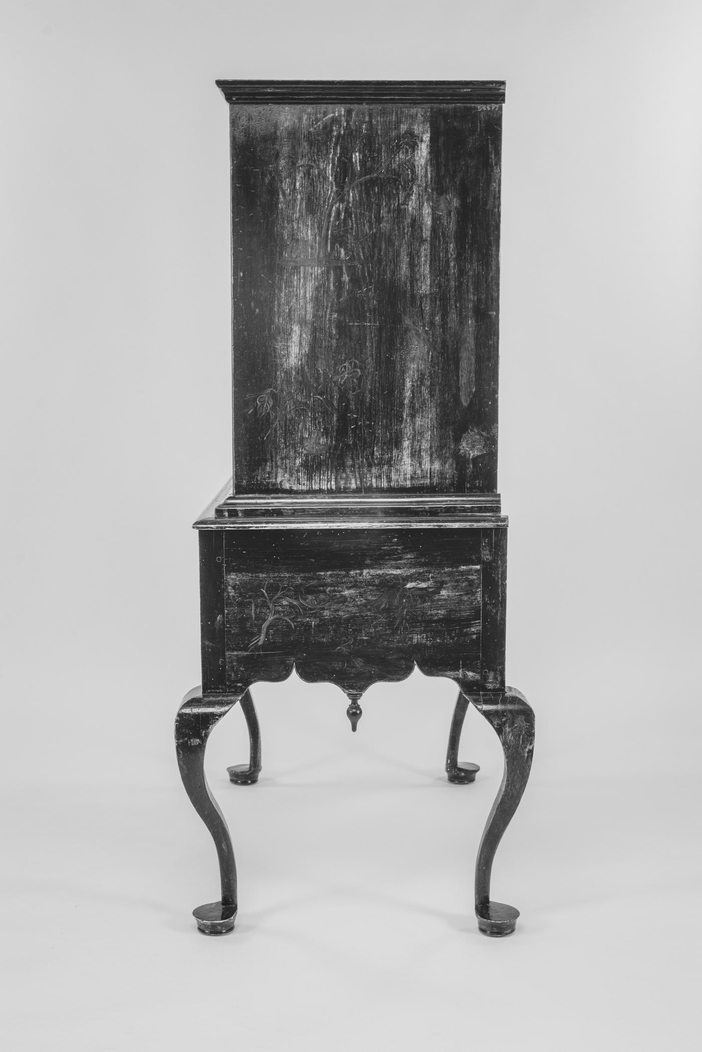 1954.0507 Chest of drawers, view 4, infrared reflectography