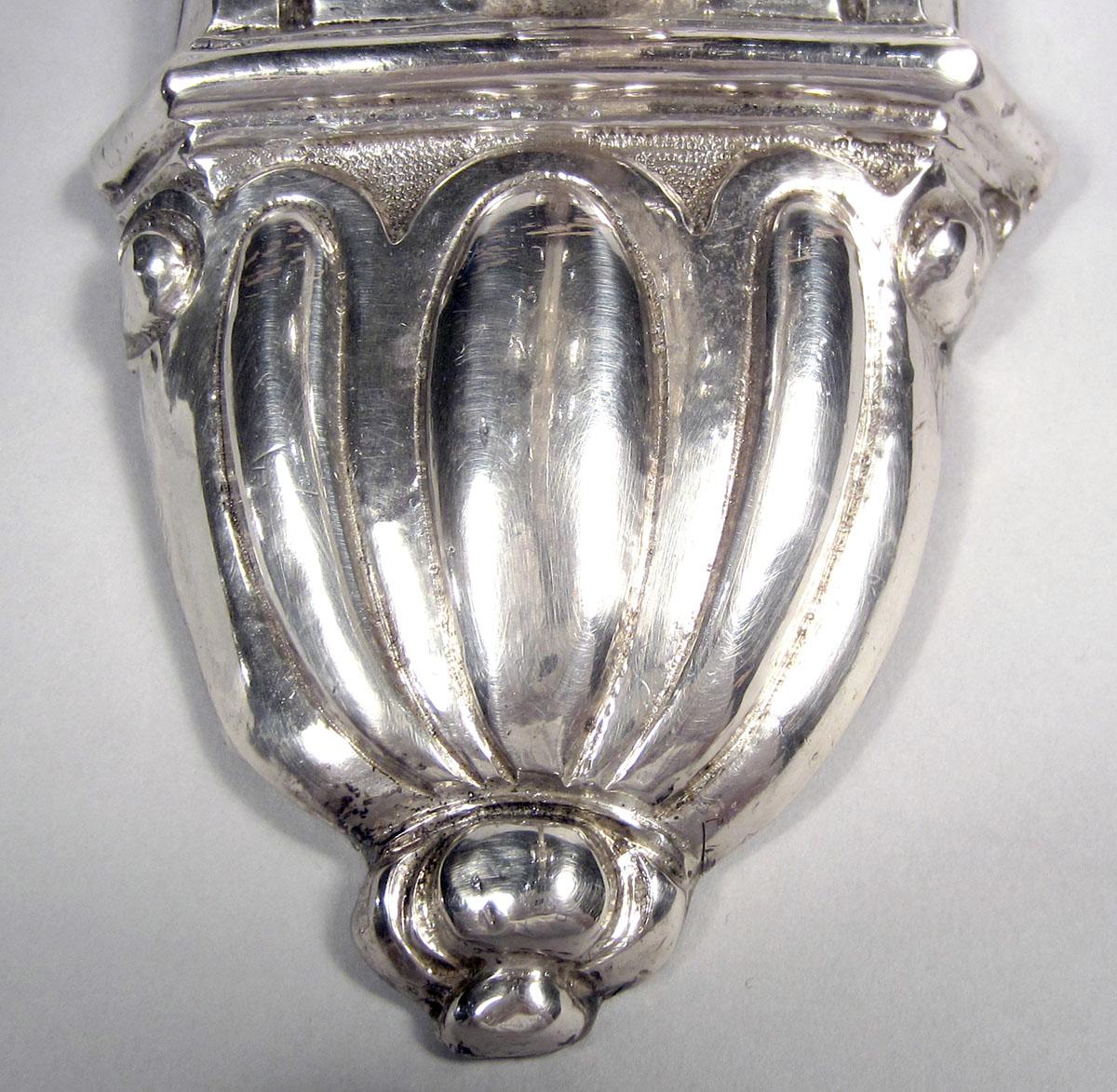 1960.1190.001 Silver Sconce backplate detail 2