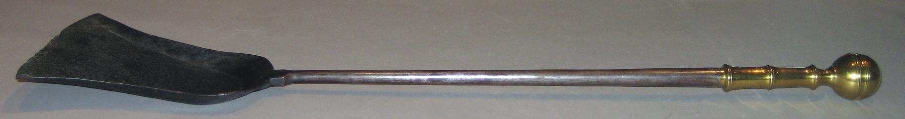 1960.1193.002 Shovel