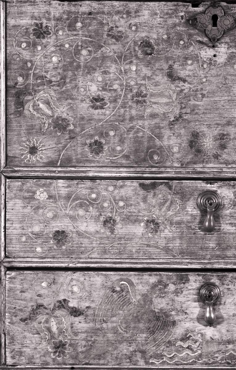 1954.0510 Chest, Chest with drawers (infrared 1)