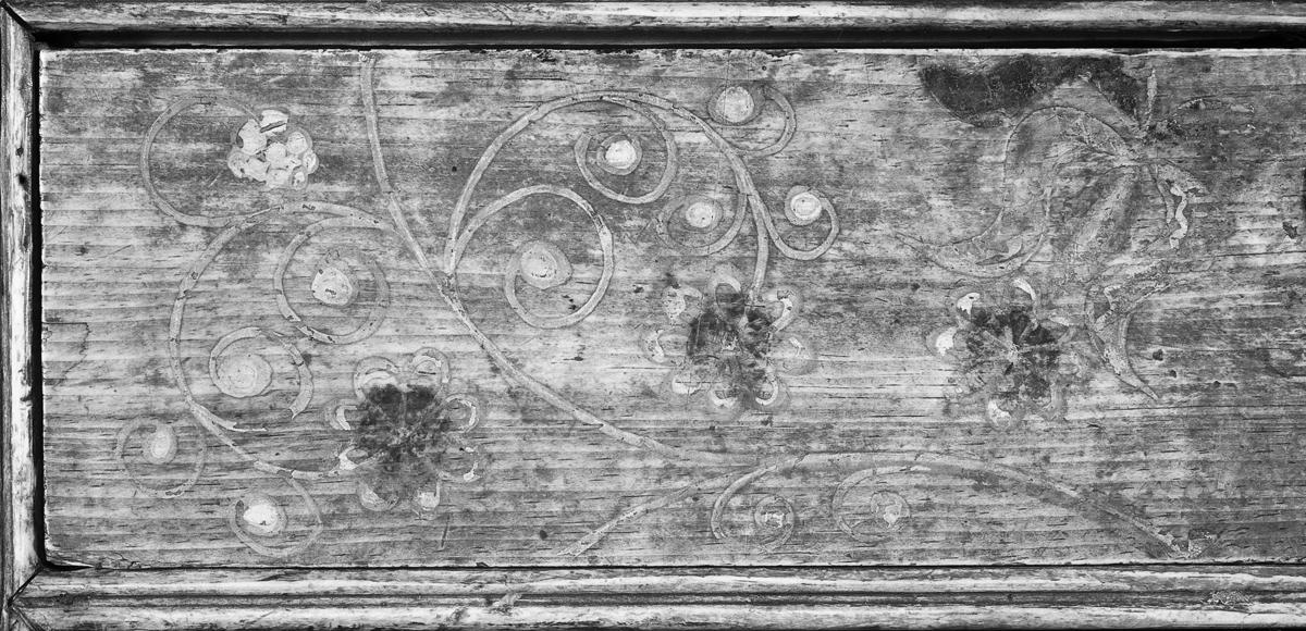1954.0510 Chest, Chest with drawers (infrared 3)