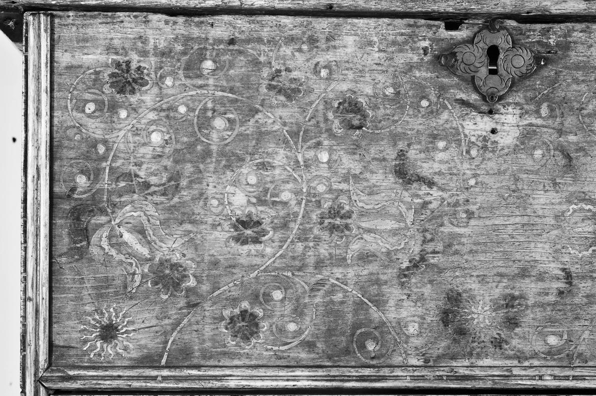 1954.0510 Chest, Chest with drawers (infrared 4)
