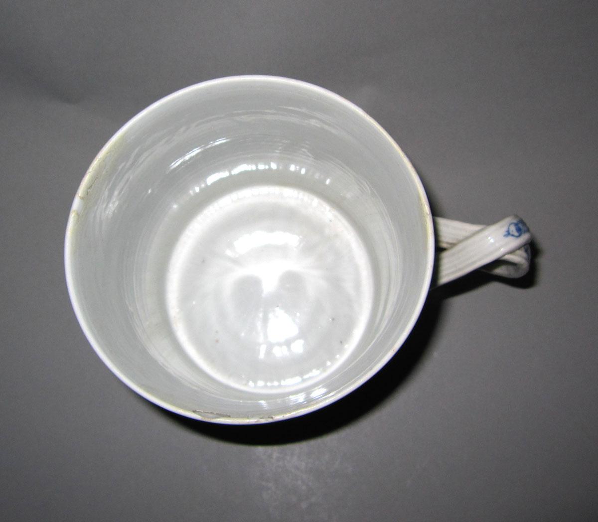 1960.1196.001 Porcelain mug top