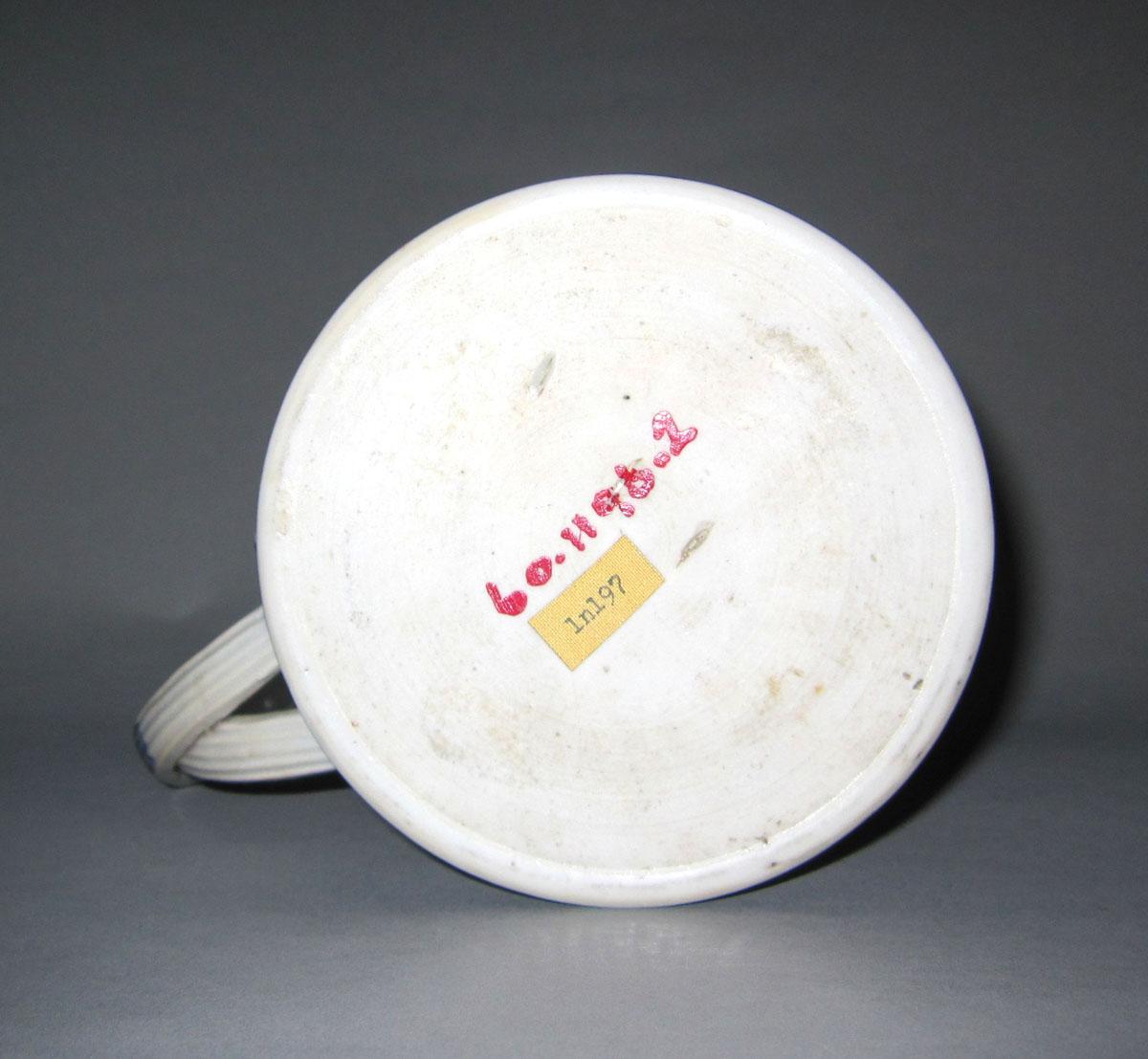 1960.1196.002 Porcelain mug underside