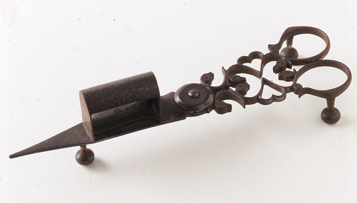 1960.1220 Snuffer