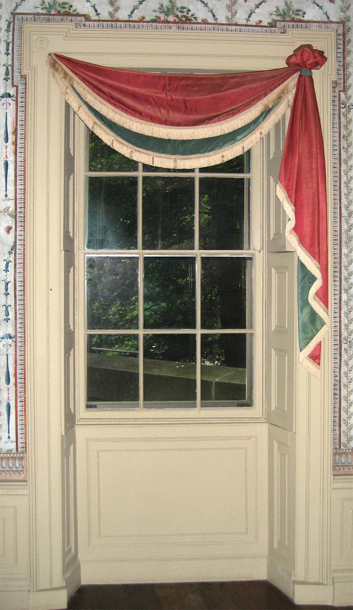 1960.1222.002 window treatment