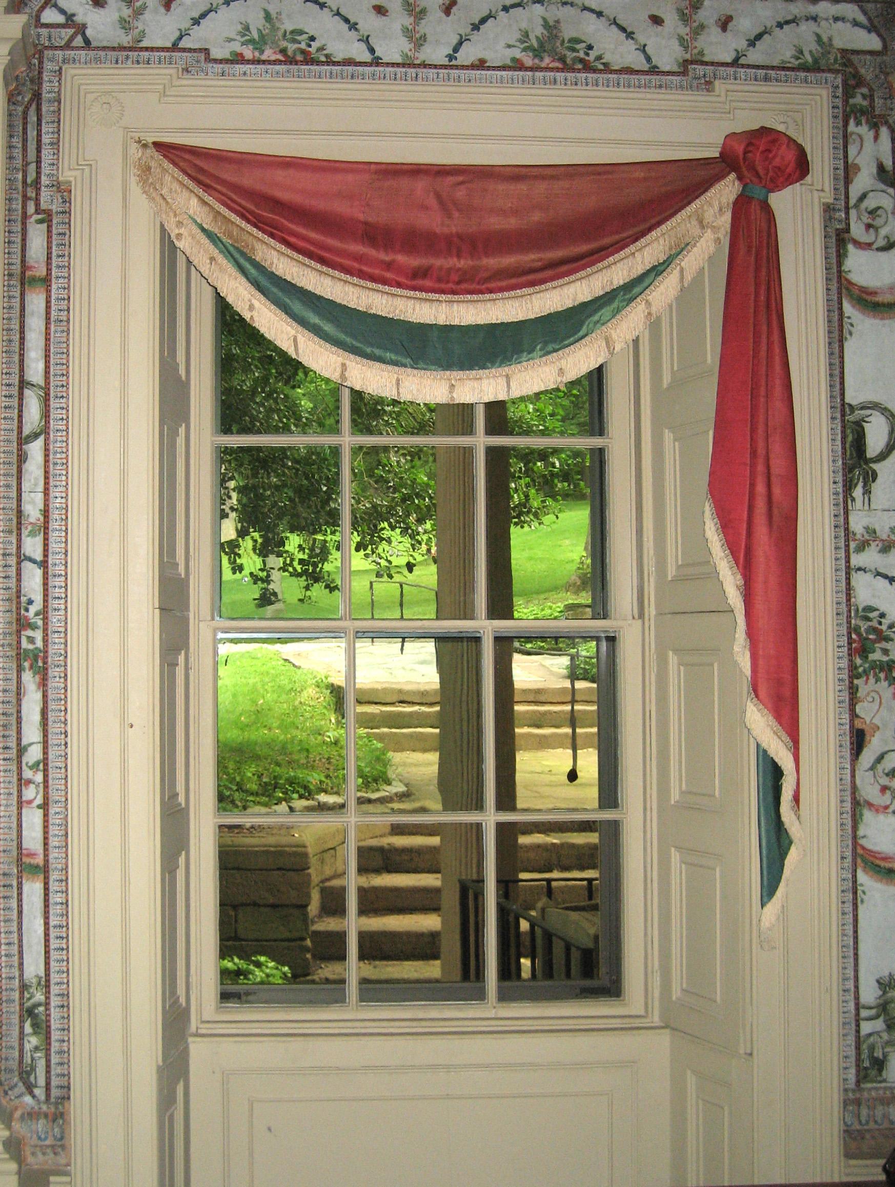 1960.1222.004 window treatment