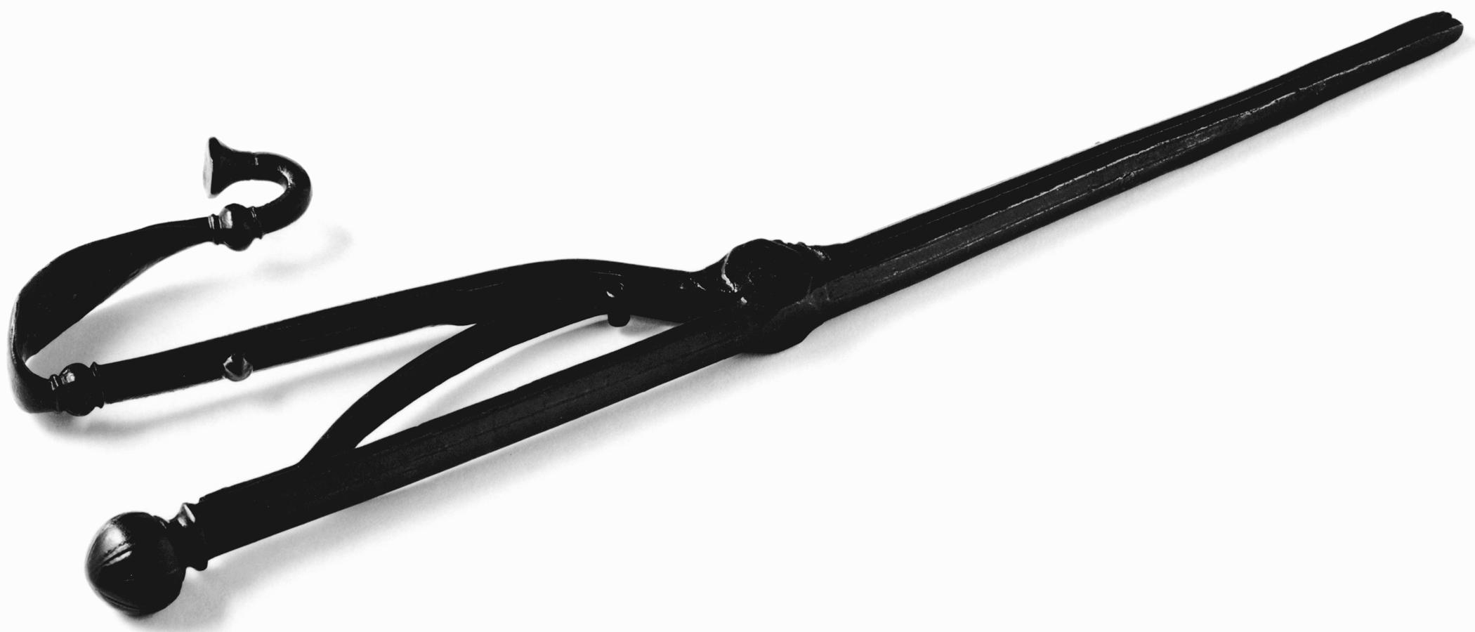 1960.1240 Pipe tongs