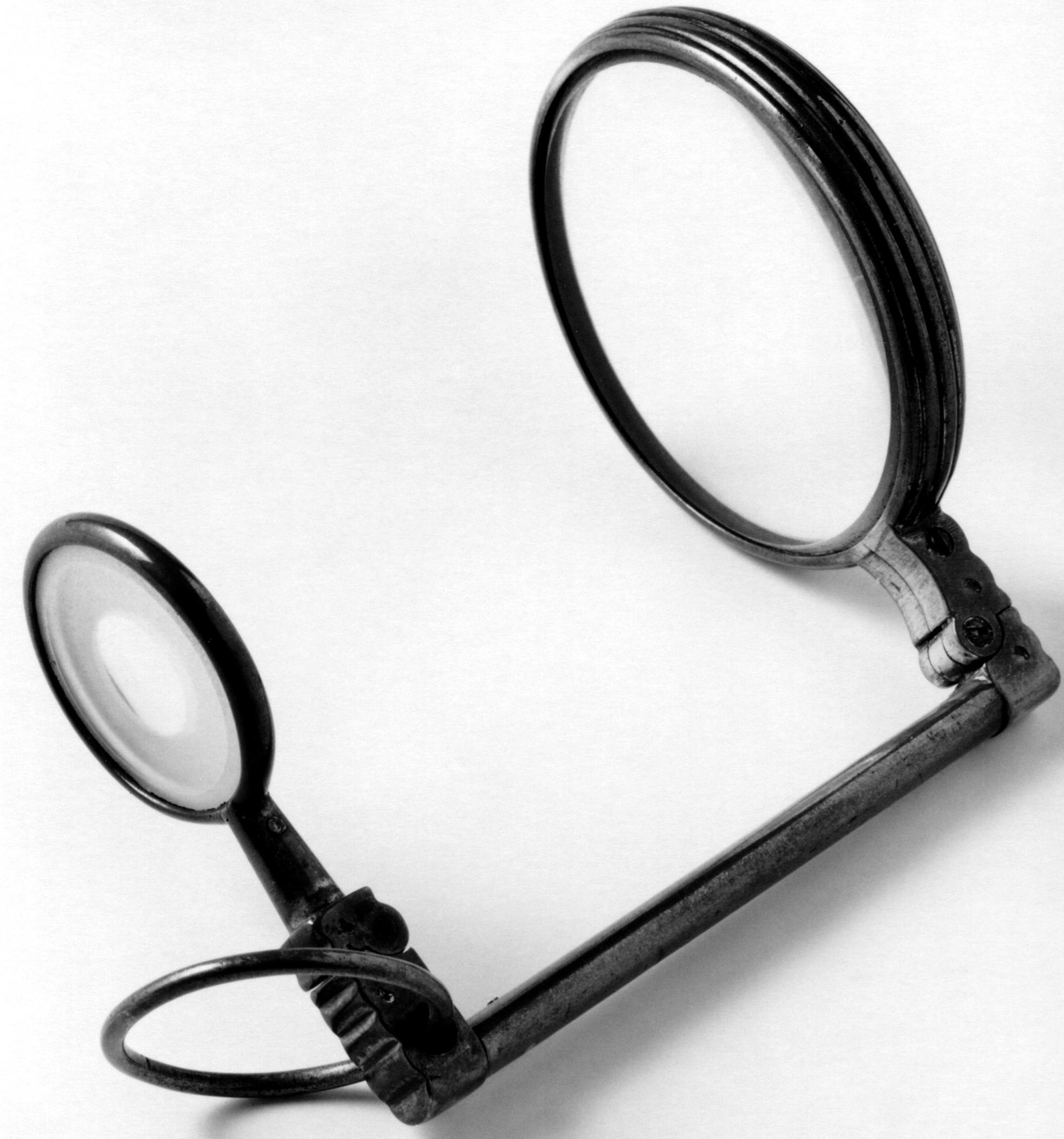 1961.0008 Magnifying glass, view 2 B+W