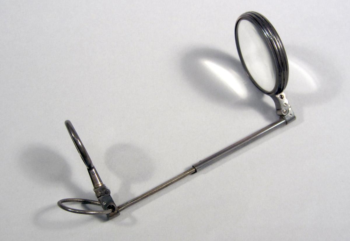 1961.0008 Silver and Glass Magnifying glass extended