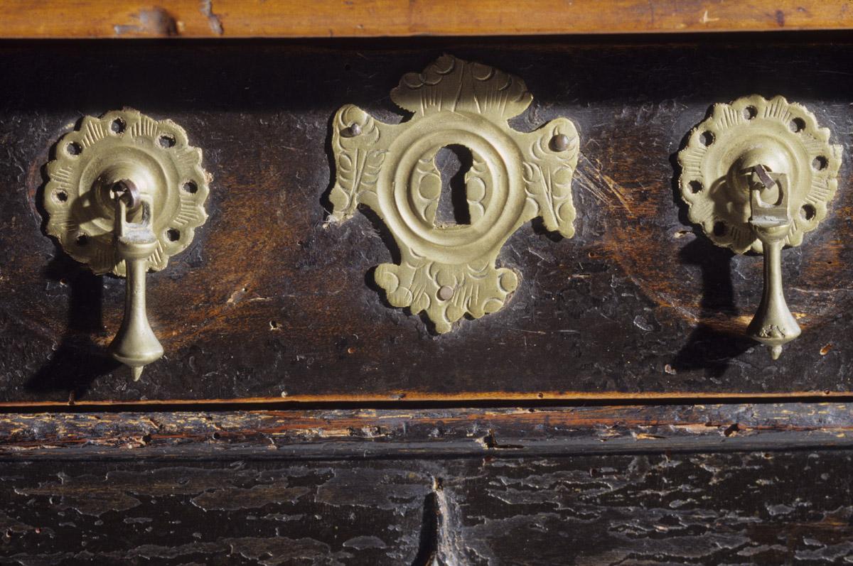 1954.0521 Table, detail 2