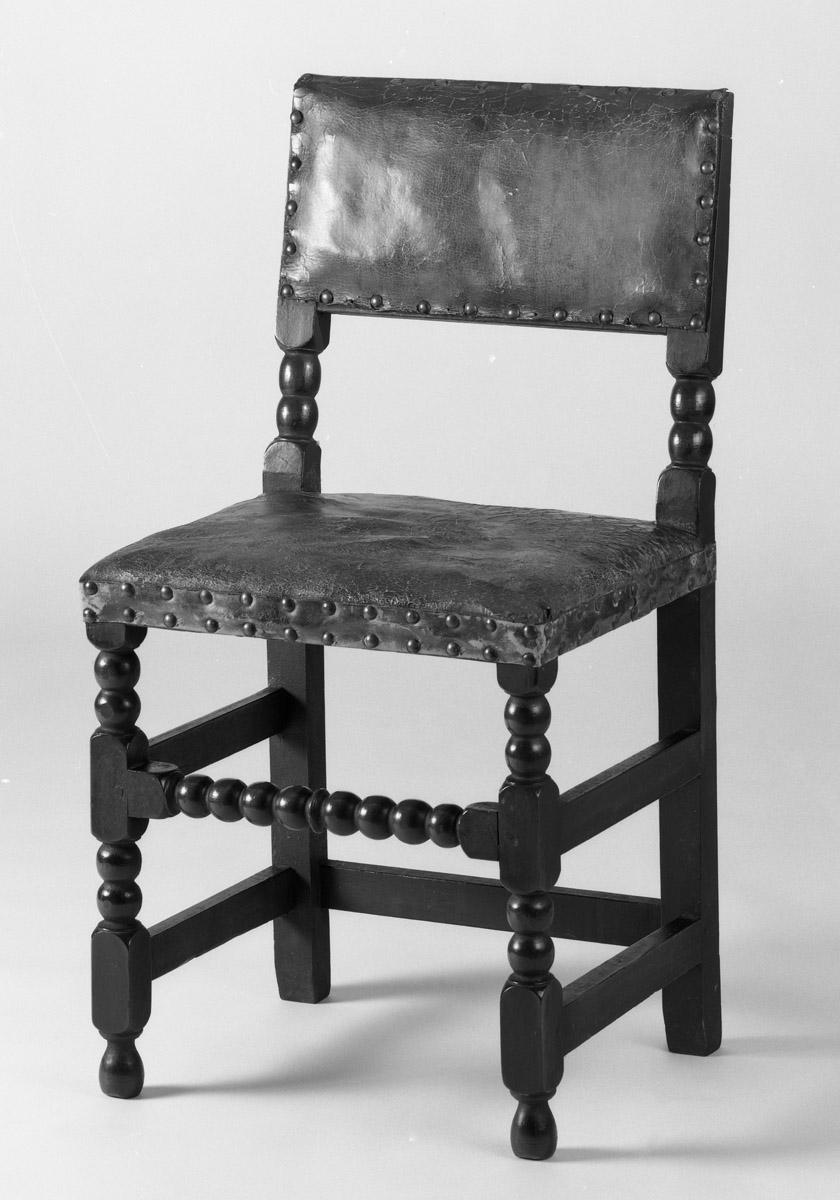 1954.0524 Chair, view 2