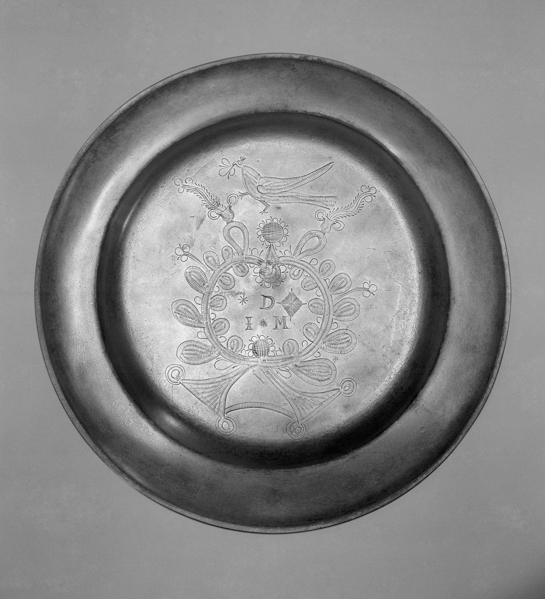 1961.0071 Pewter charger (underside)