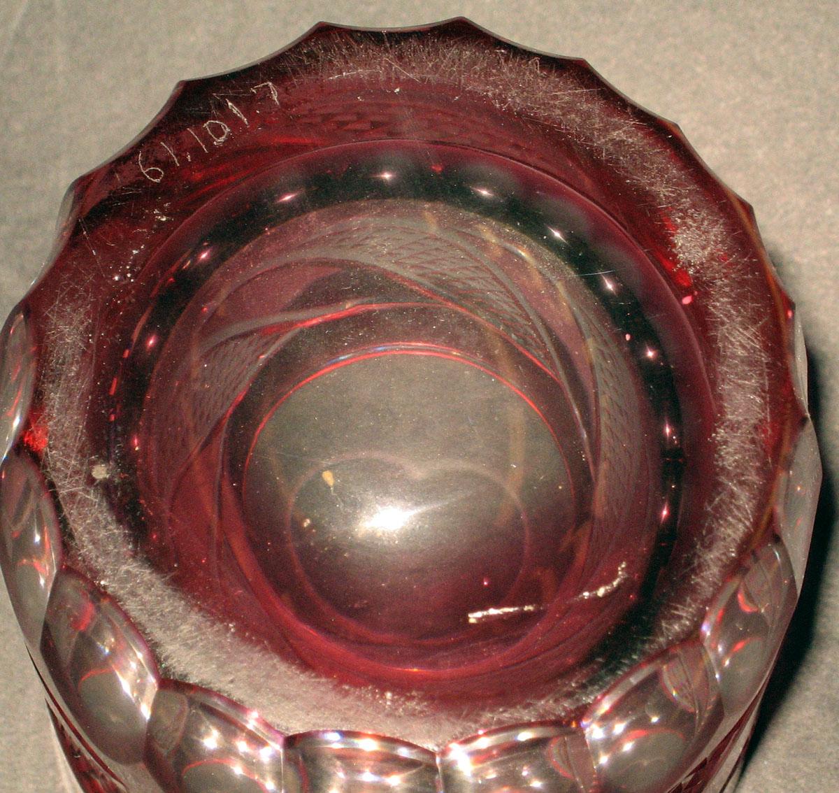 1961.0101.007 Glass tumbler (underside)