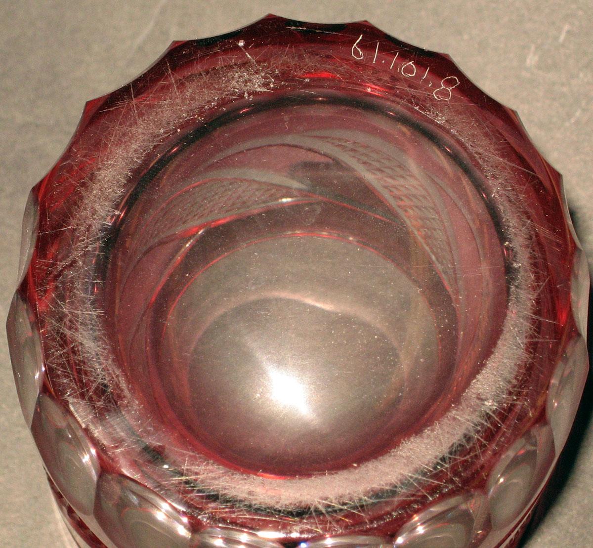 1961.0101.008 Cut glass tumbler (underside)