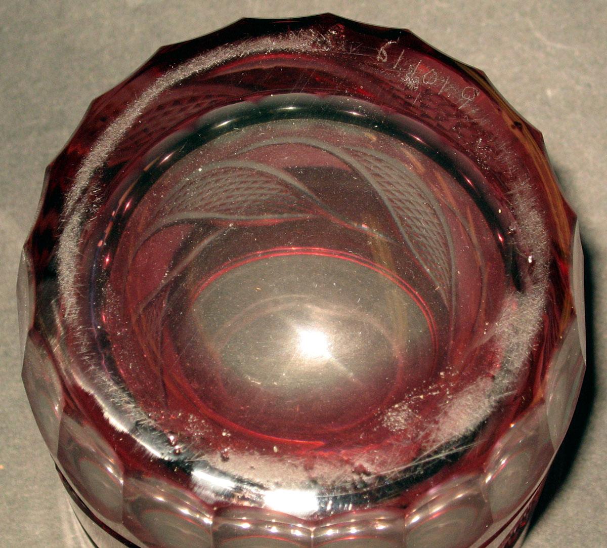 1961.0101.009 Glass tumbler (underside)
