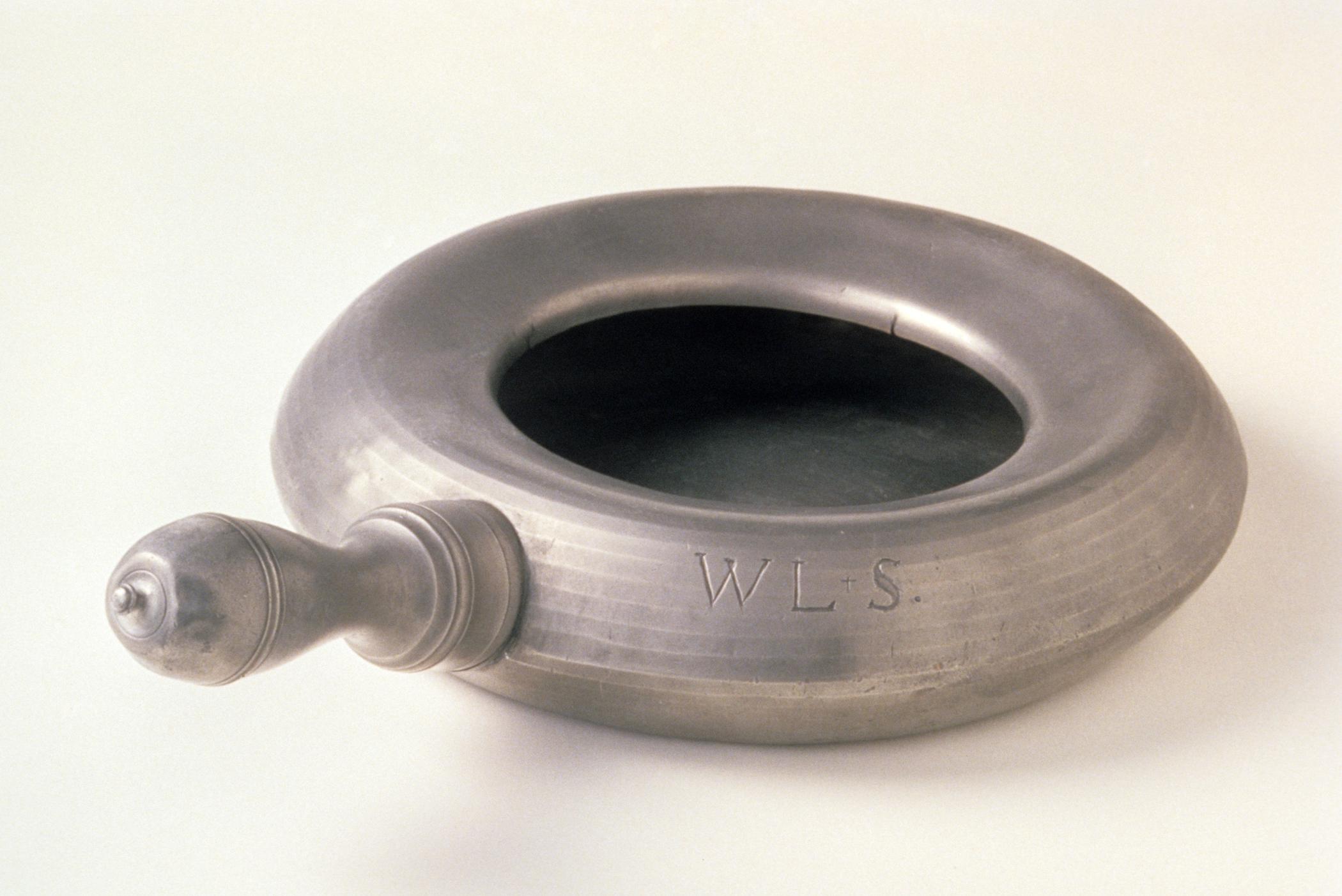 1961.0103 Pewter bedpan