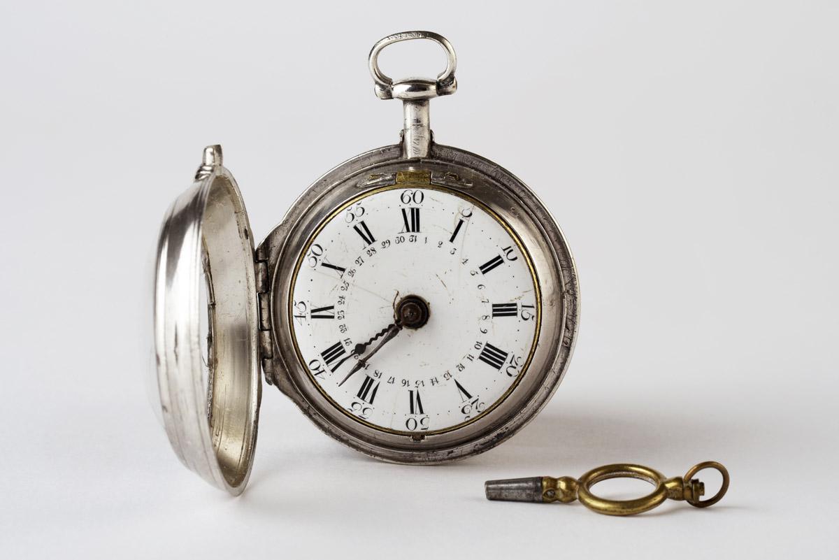 1961.0104 A Watch, B Watch key