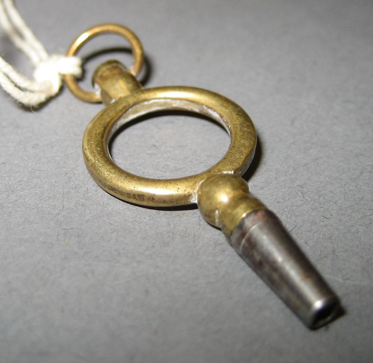 1961.0104 B Watch winding key