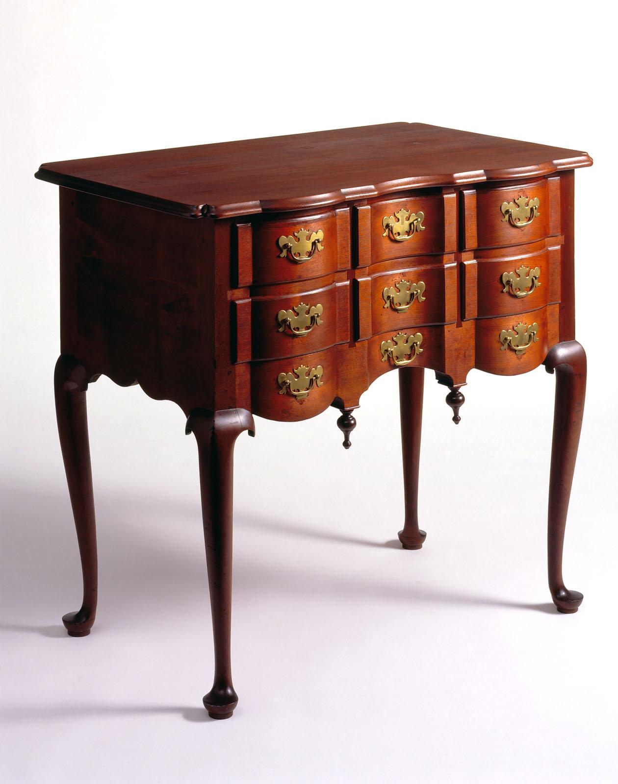 1961.0142 Dressing table
