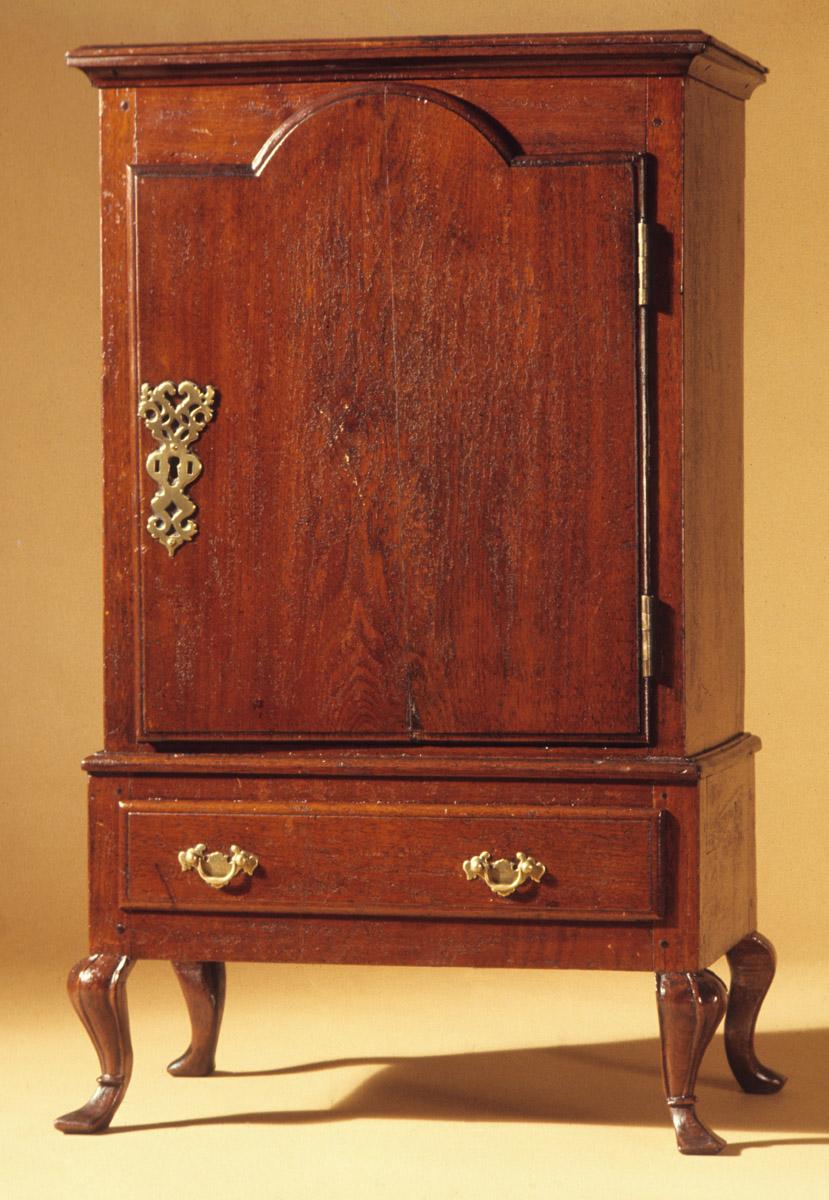 1954.0542 Spice box