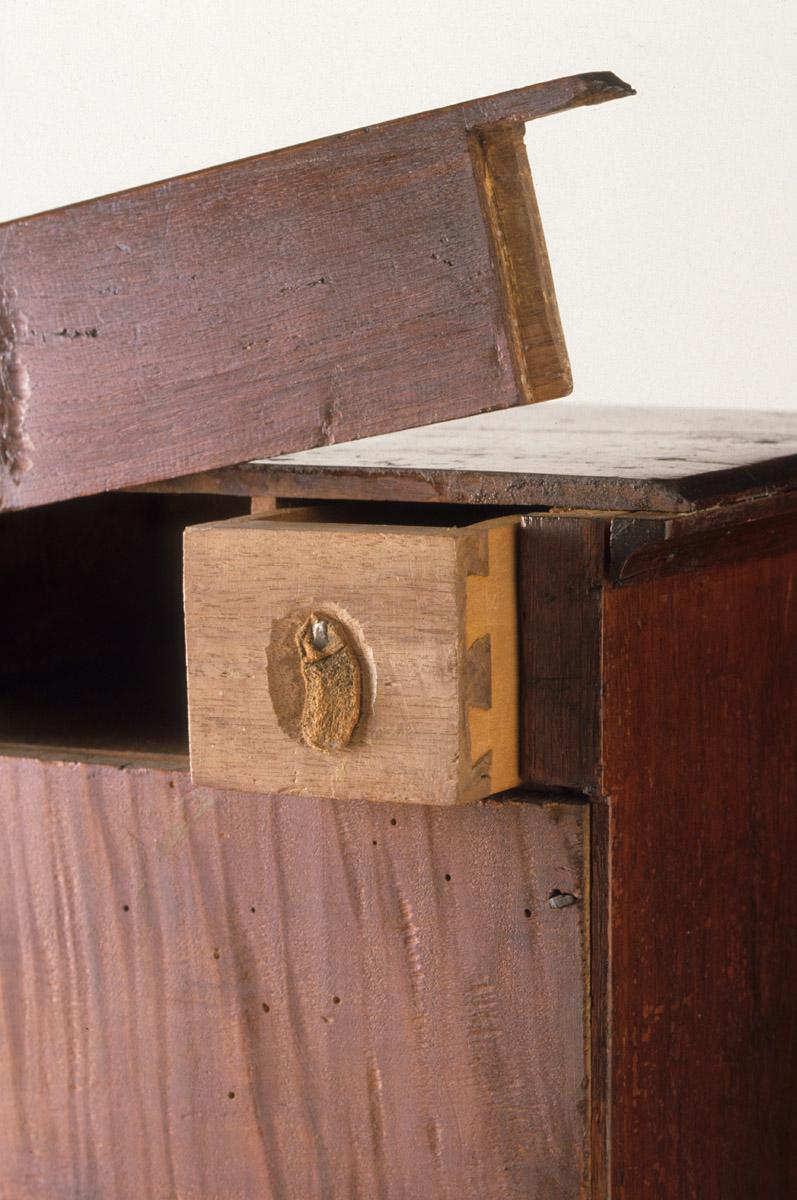 1954.0542 Spice box, detail 1