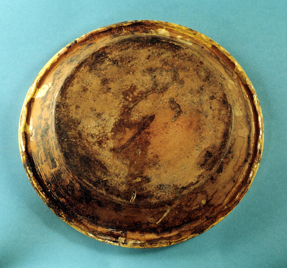1961.0180 Redware dish underside