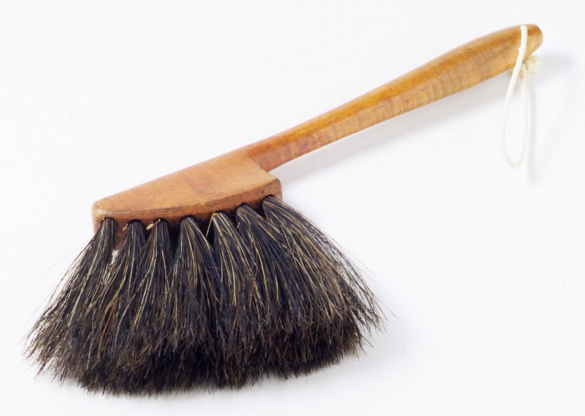 1961.0181 Hairbrush