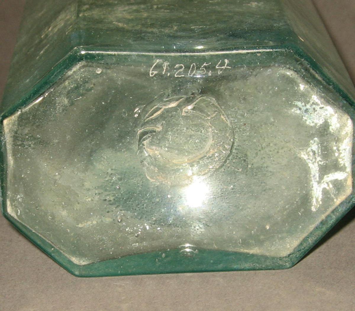 1961.0205.004 Glass syrup bottle (underside)