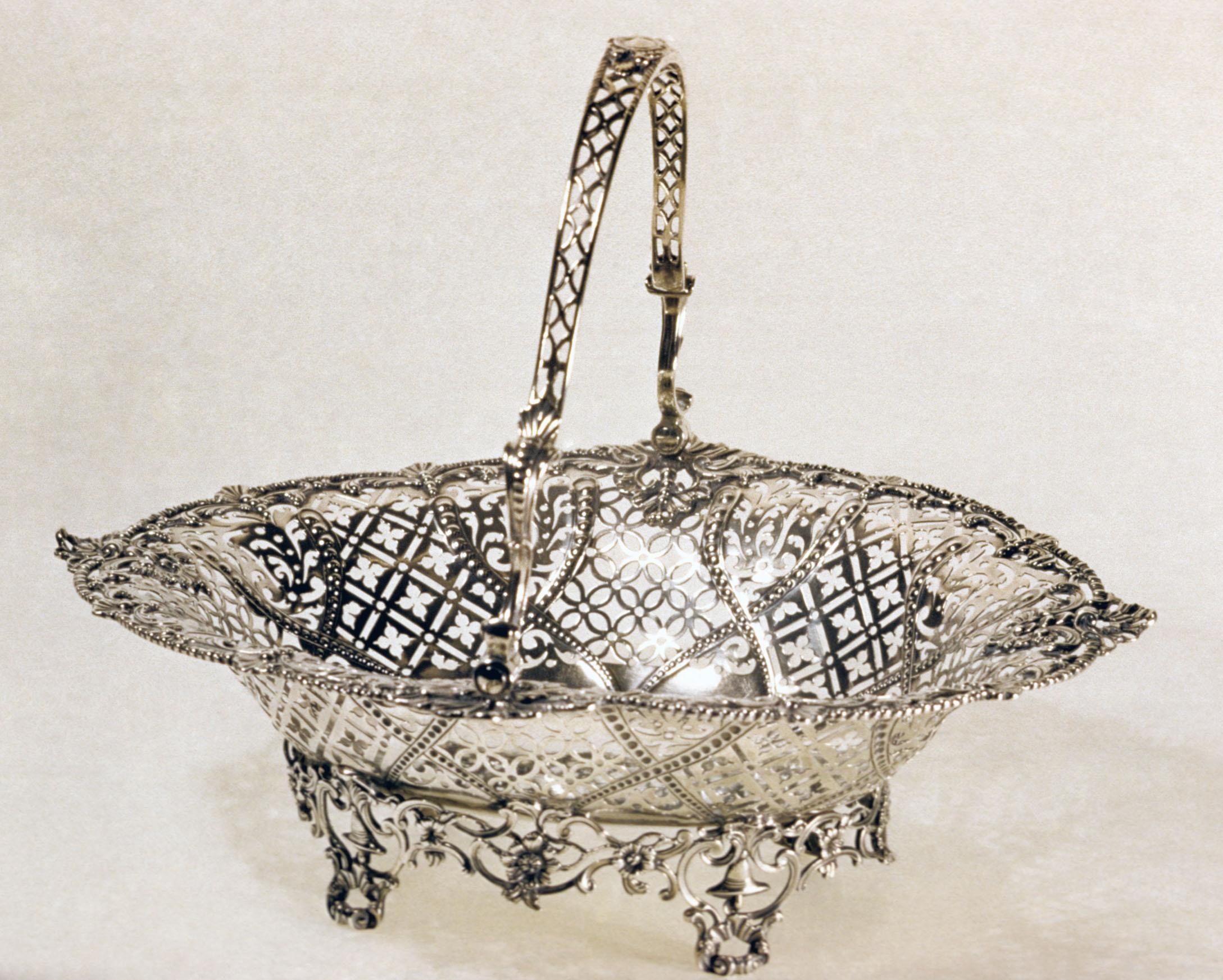 1961.0210 Basket, view 2