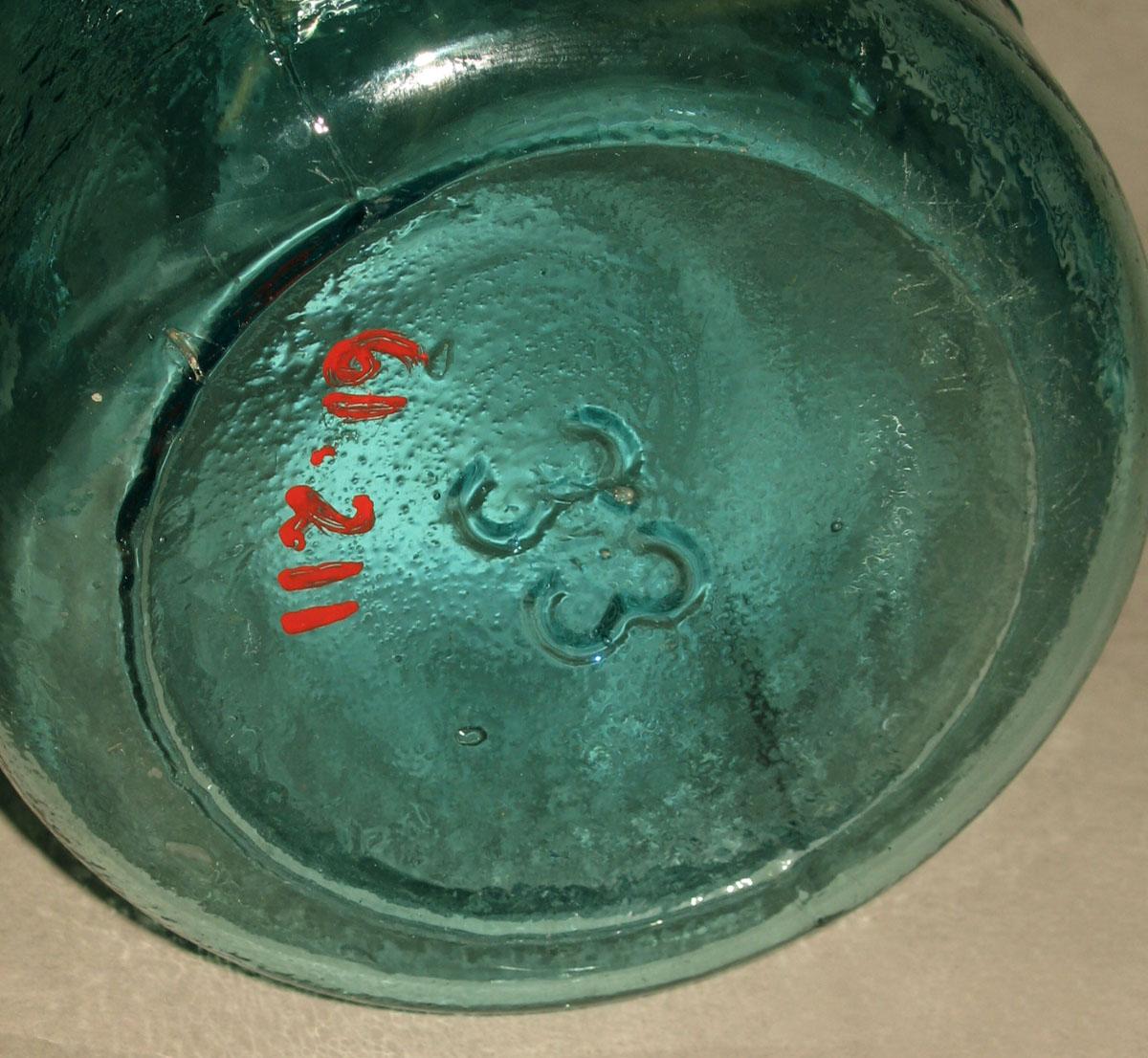 1961.0211 Glass jar (underside)