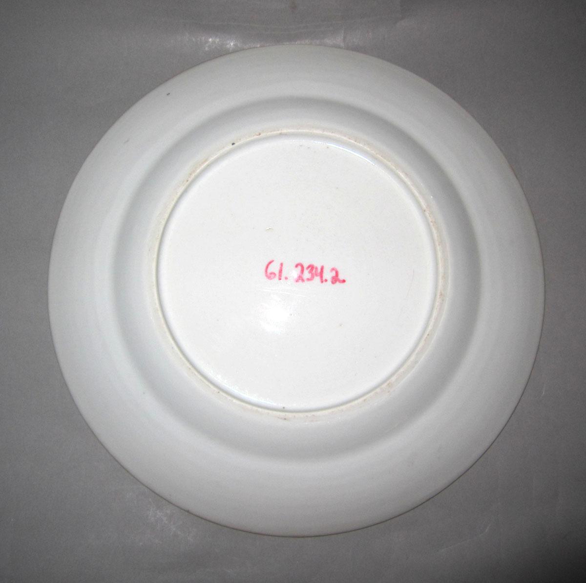 1961.0234.002 Porcelain plate underside