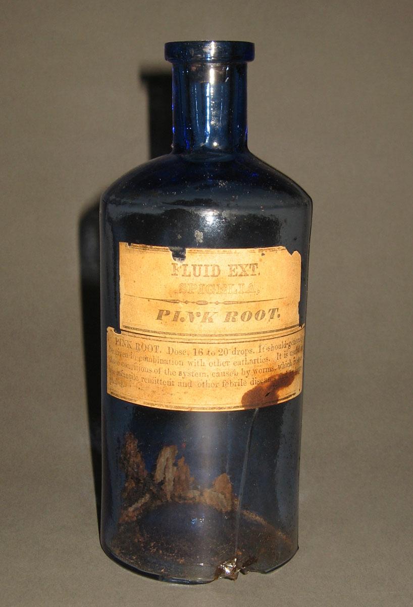 1961.0256 Glass bottle