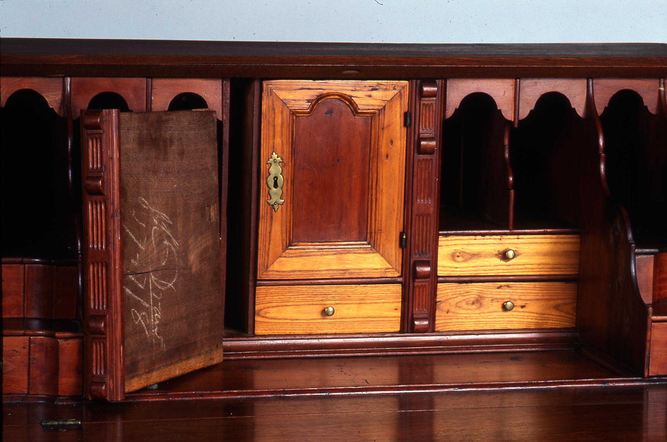 1961.0278 Desk (detail 2)