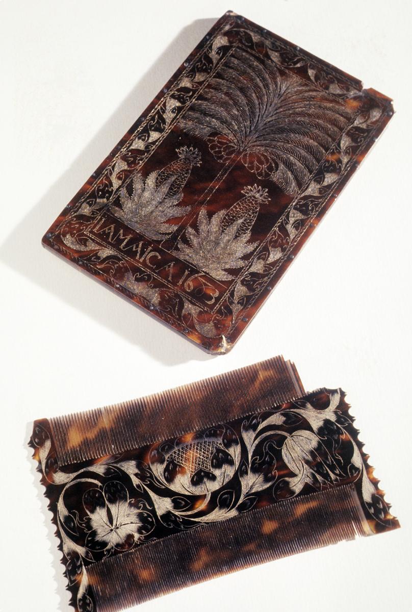 1961.0324 A, B Comb and Case, View 7