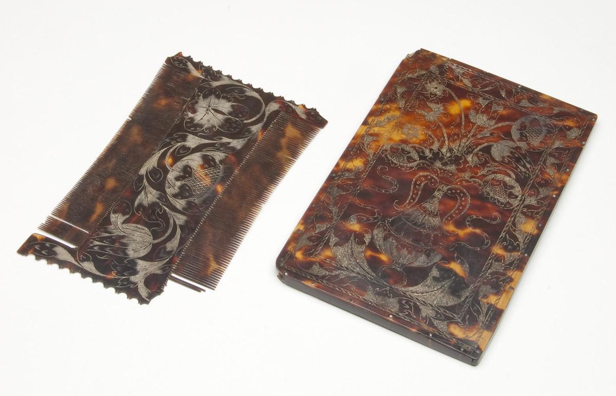1961.0324 A, B Comb and Case (view 3)