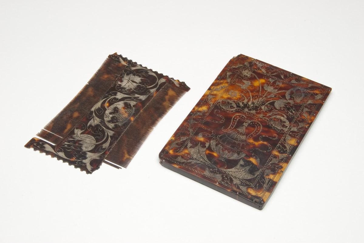 1961.0324 A, B Comb and Case (view 4)