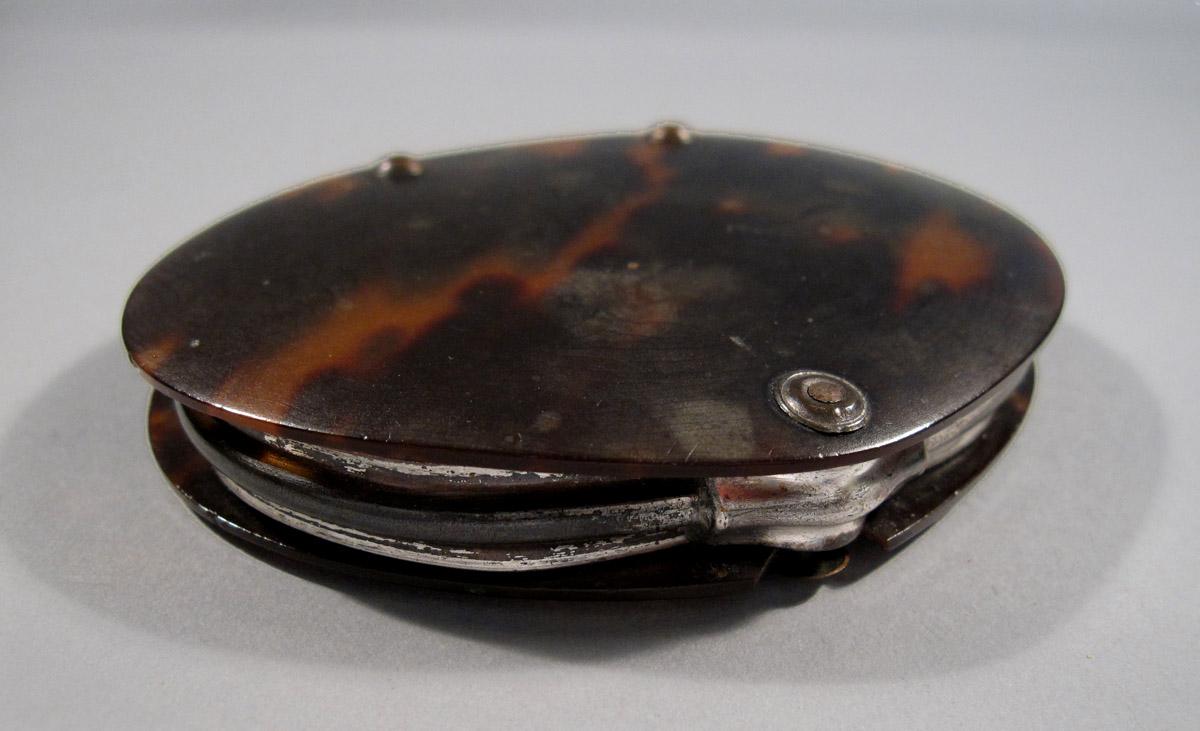 1961.0330 Magnifying glass, view 2