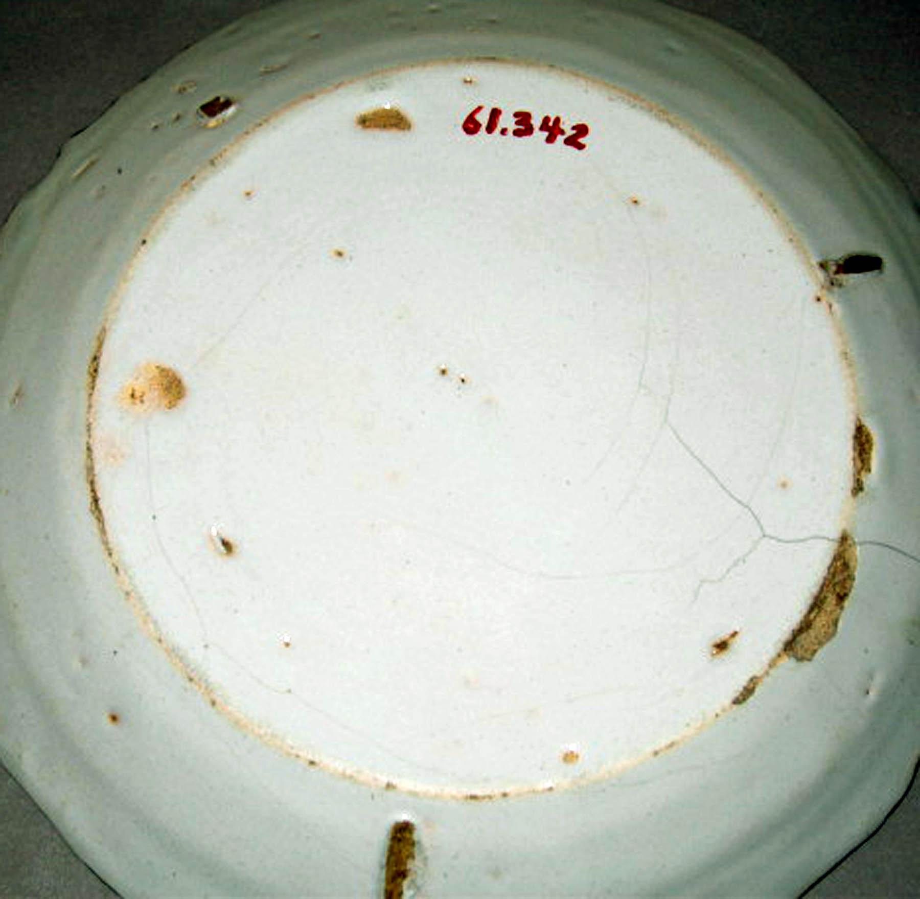 1961.0342 Faience plate (underside)