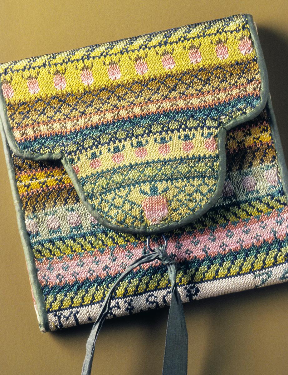 1955.003.003 Pocketbook, View 2