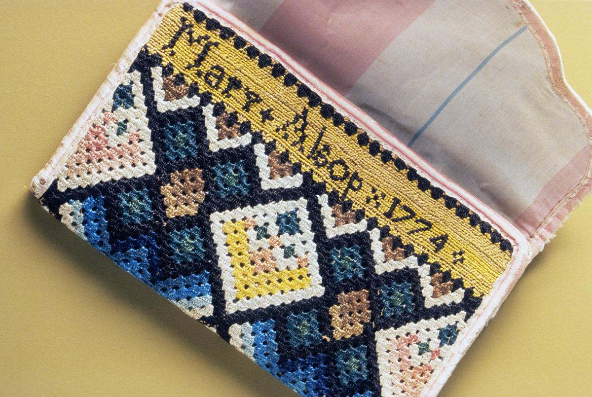 1955.0003.004 Pocketbook, View 4