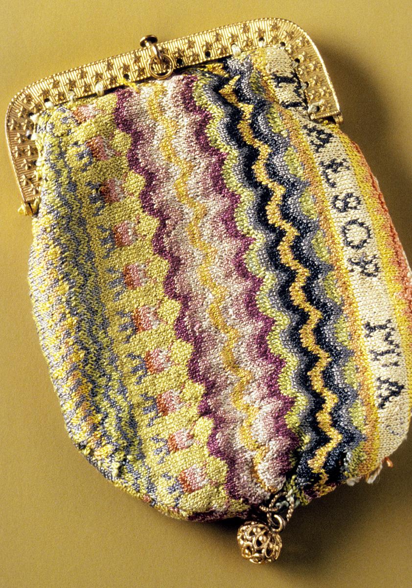 1955.0003.006 Needlework Purse