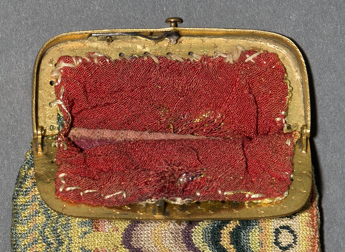 1955.0003.006 Purse, Inside