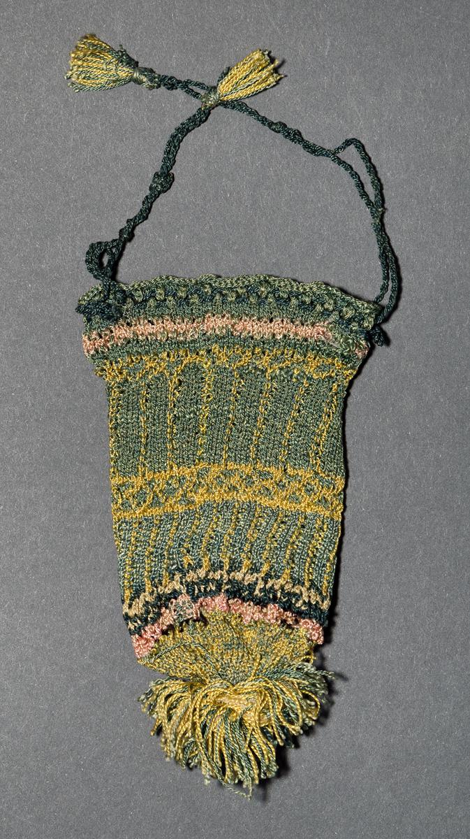 1955.0003.008 Purse, View 2