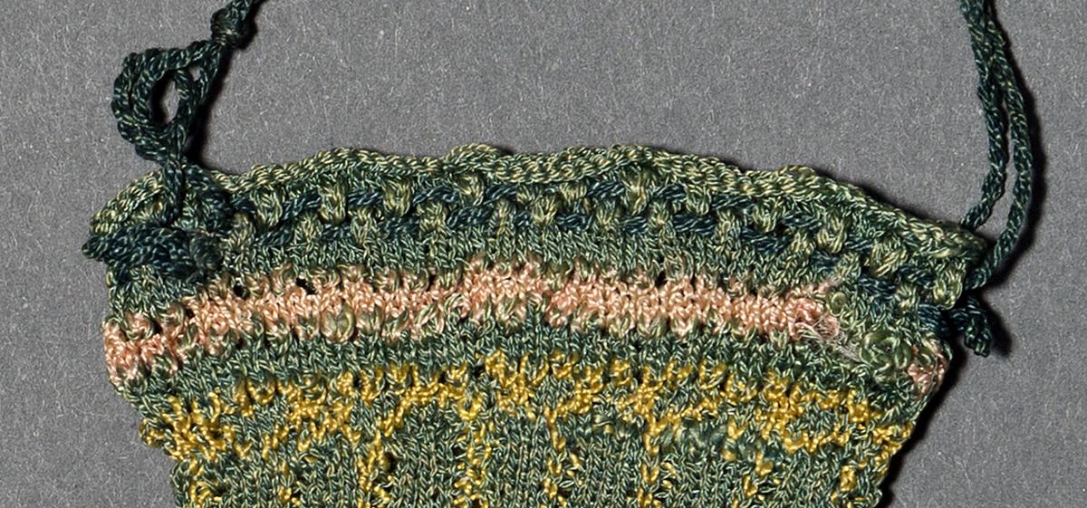1955.0003.008 Purse, View 2 Detail