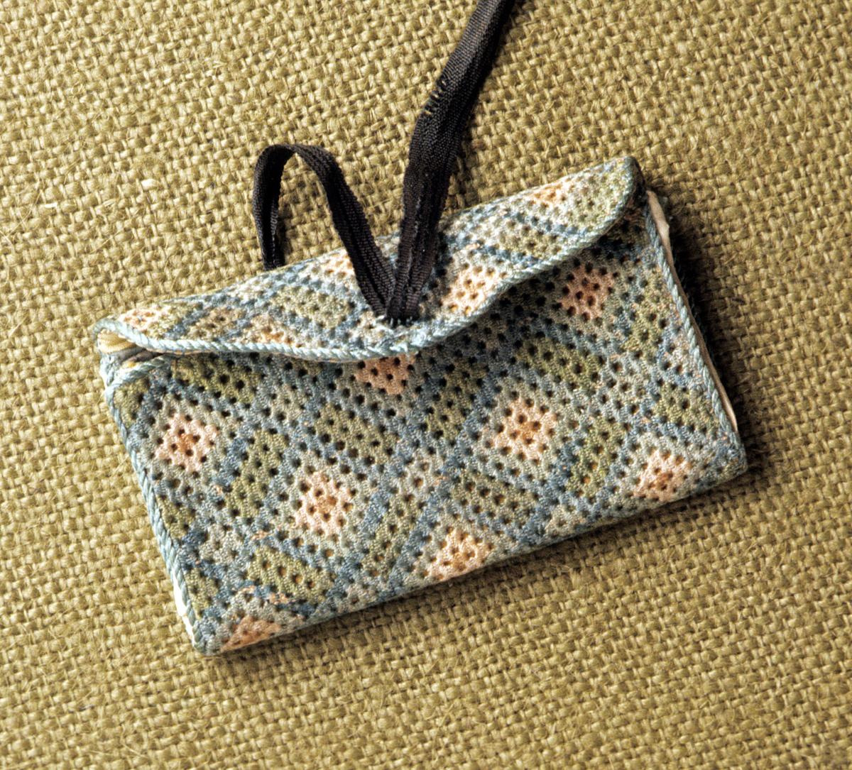 1955.0003.009 Pocketbook, View 2