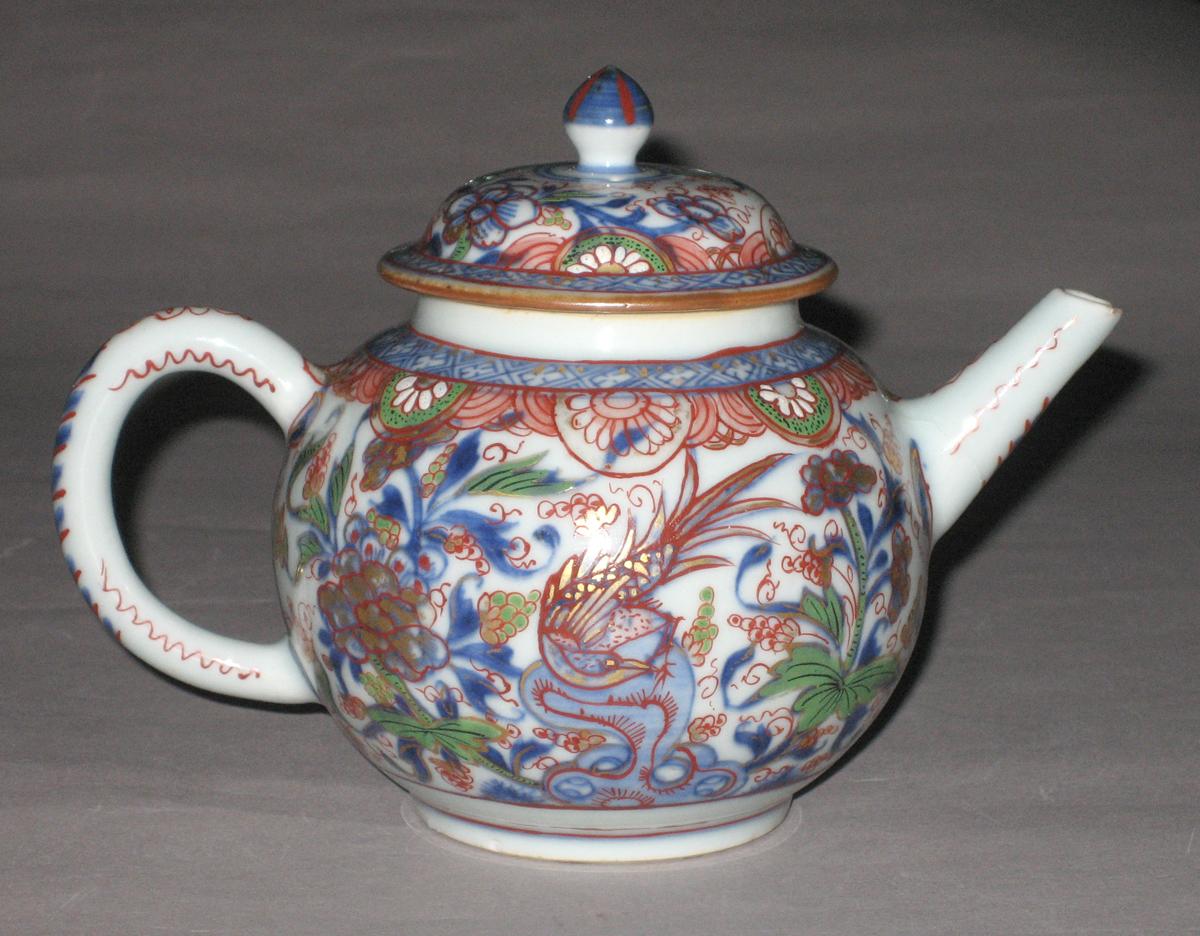 1961.0378 A, B Chinese porcelain teapot (side 2)