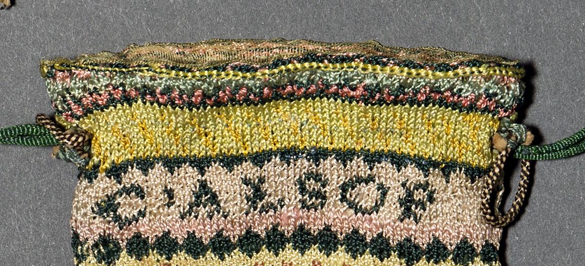 1955.0003.010 Purse, Detail 3