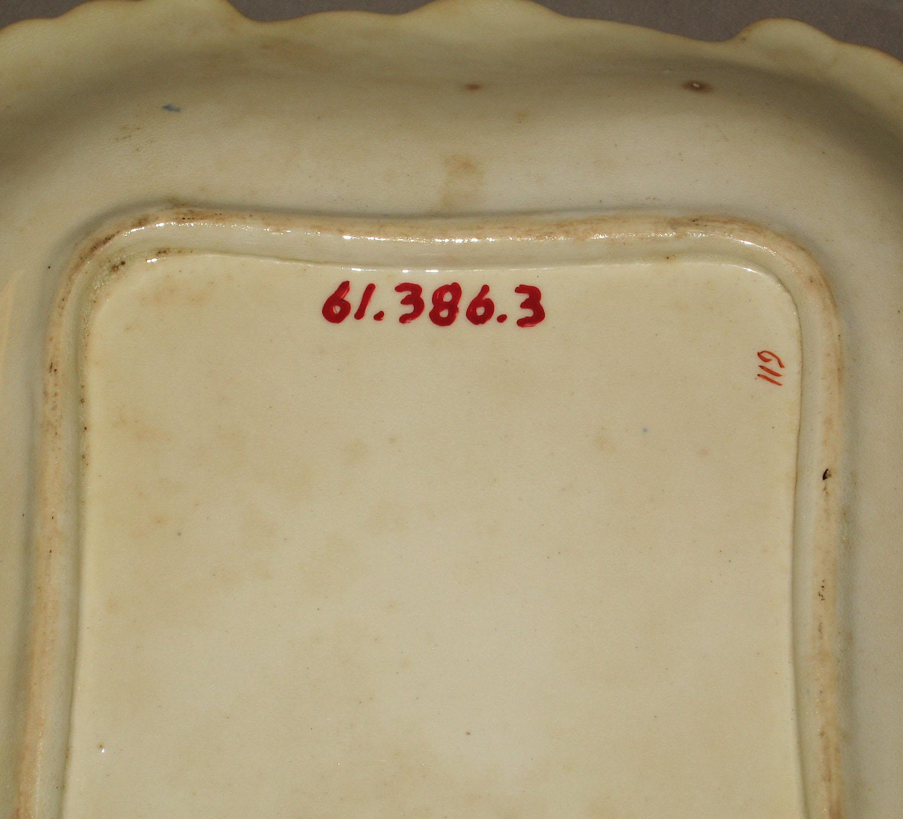 1961.0386.003 Bone-china dish (underside)