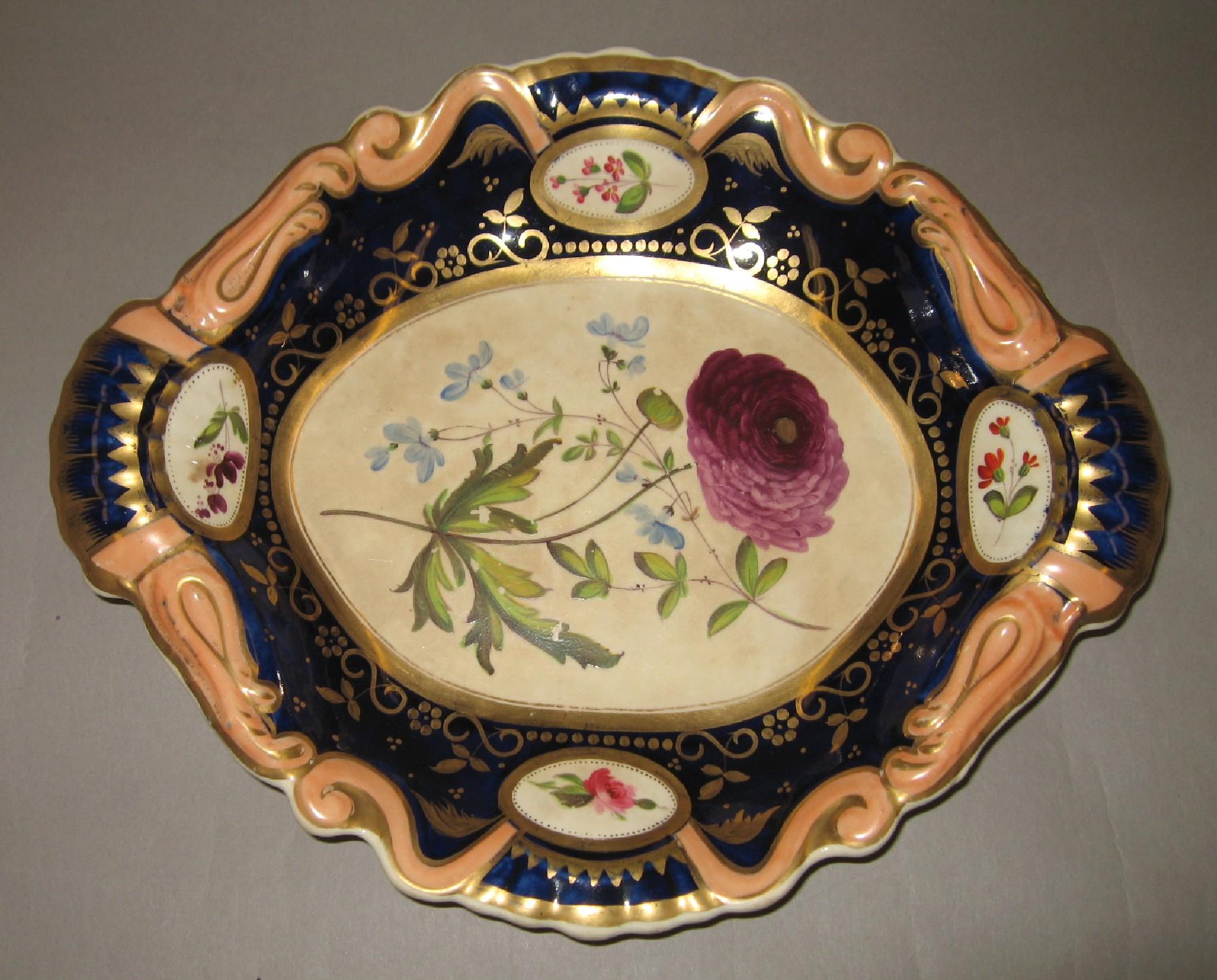1961.0386.027 Porcelain dish